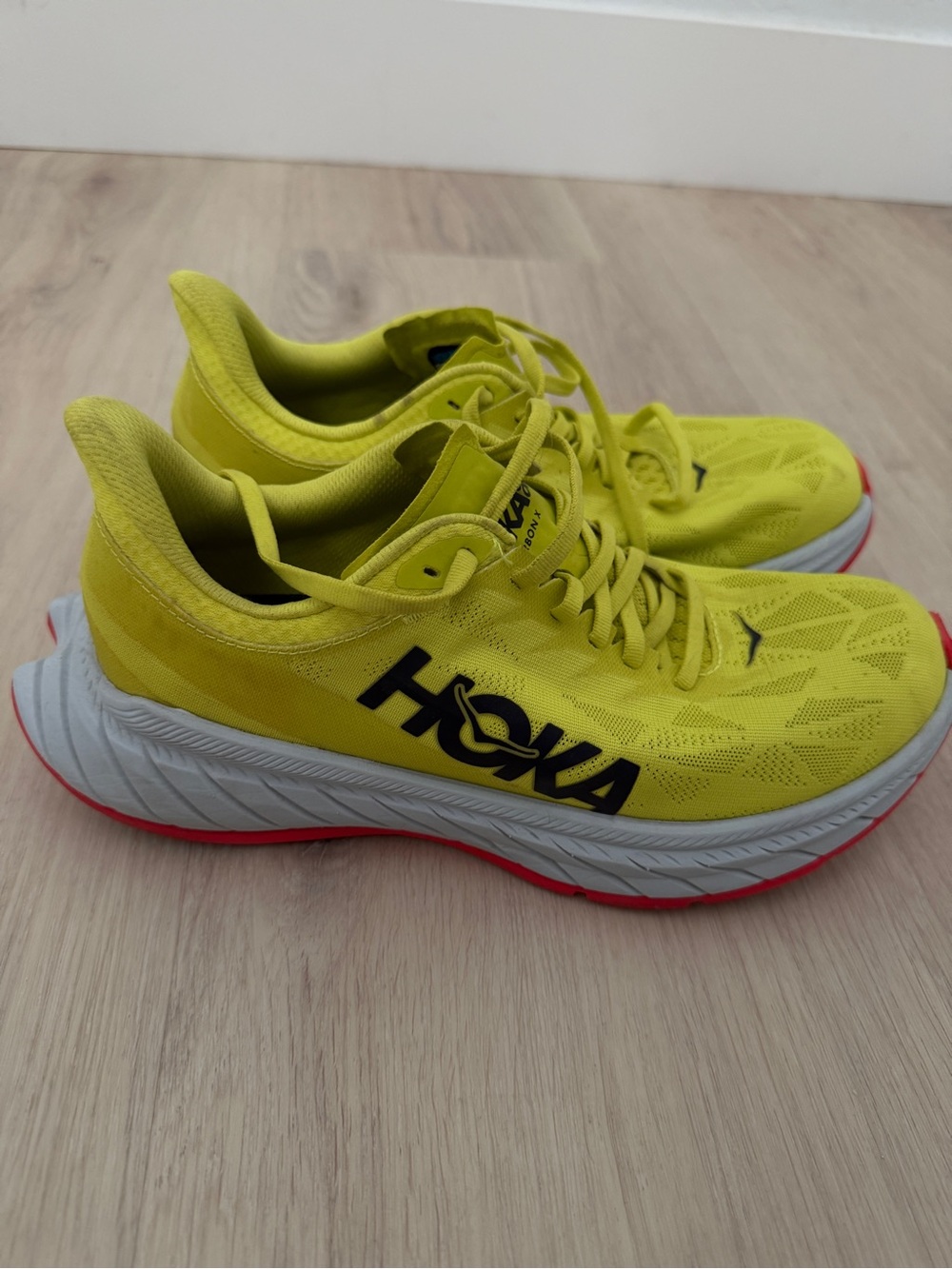 Women's Hoka Carbon X (SIZE 8.5)